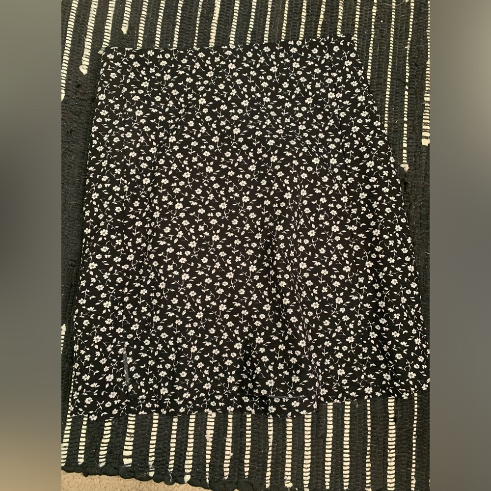 Brandy Melville- John Galt black and white floral skirt. OS- fits like a 00-2